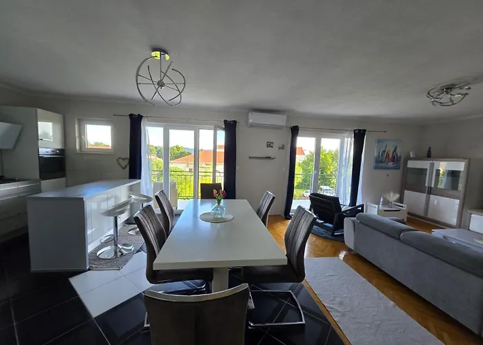 Apartment Frane